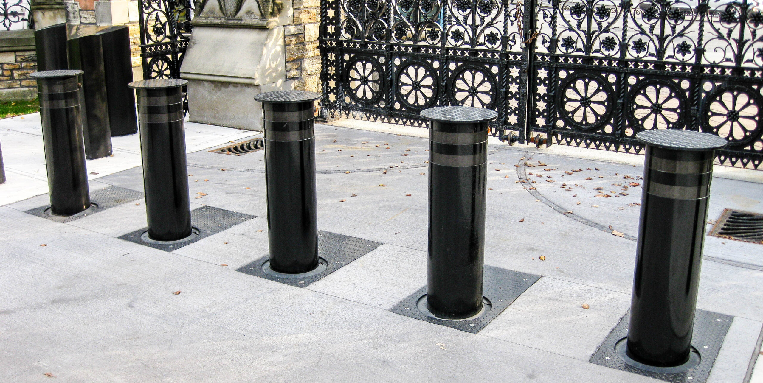 retractable bollard